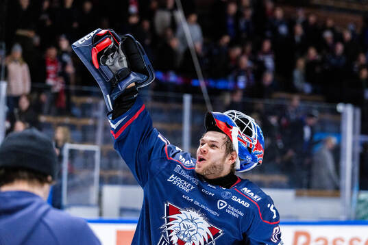 Linköpings målvakt Jesper Myrenberg jublar