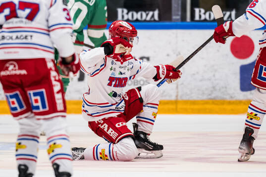 Timrås Oliver Kapanen jublar