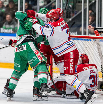Rögles Brady Ferguson och Timrås Per Svensson