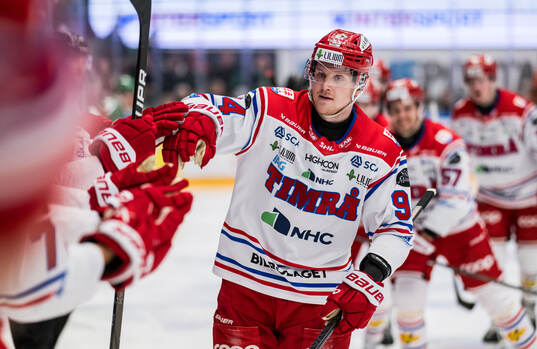Timrås Sebastian Hartmann jublar