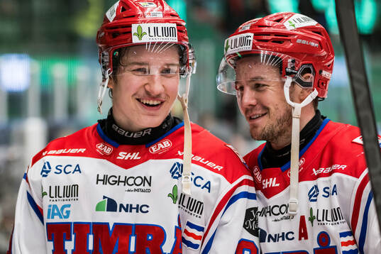 Timrås Oliver Kapanen och Filip Hållander jublar
