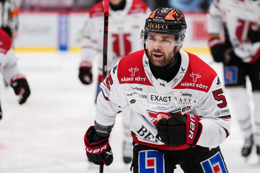 Örebros David Quenneville jublar