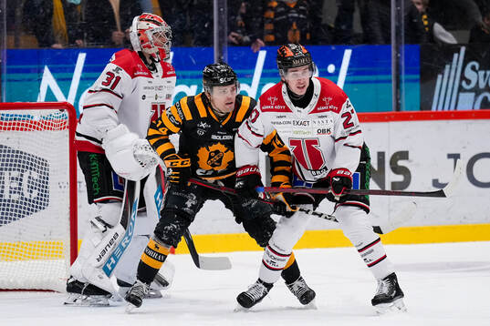 Örebros målvakt Jonas Arntzen och Peetro Seppälä