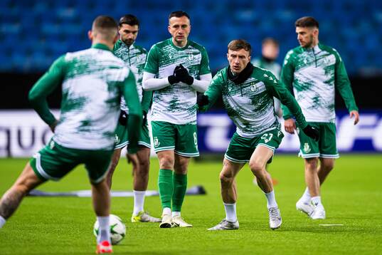 Cory O'Sullivan of Shamrock Rovers warms up