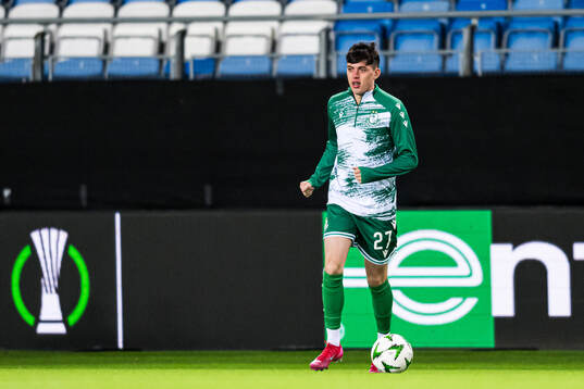 Cory O'Sullivan of Shamrock Rovers warms up