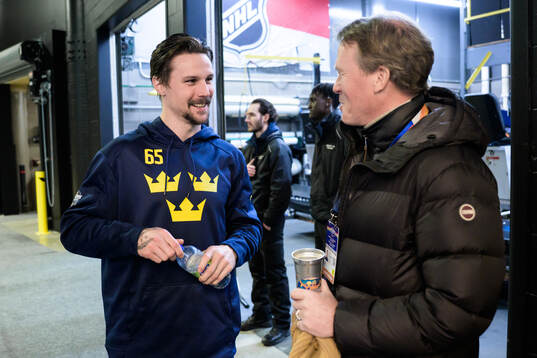 Erik Karlsson of Sweden talks to Johan Garpenlöv, former