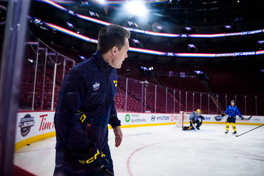 Head coach Sam Hallam of Sweden at a practice session