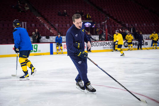 Head coach Sam Hallam of Sweden at a practice session