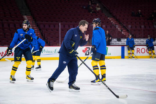 Head coach Sam Hallam of Sweden at a practice session