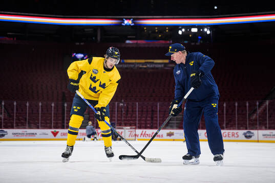 Leo Carlsson and assistant coach Daniel Alfredsson of