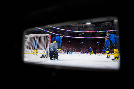 Goaltender Filip Gustavsson, Mika Zibanejad, Joel Eriksson