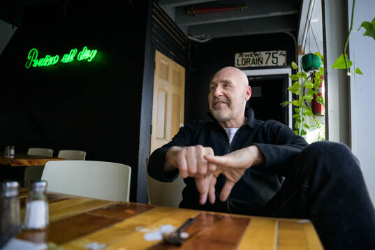 Niklas Holmgren, expertkommentator på Viaplay, i samband