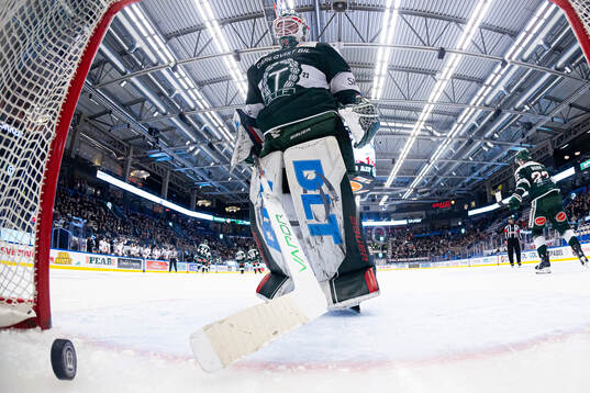 Tingsryds målvakt Emil Cederlund deppar