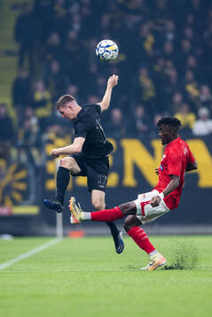 AIKs Mads Thychosen och Degerfors Mamadouba Diaby