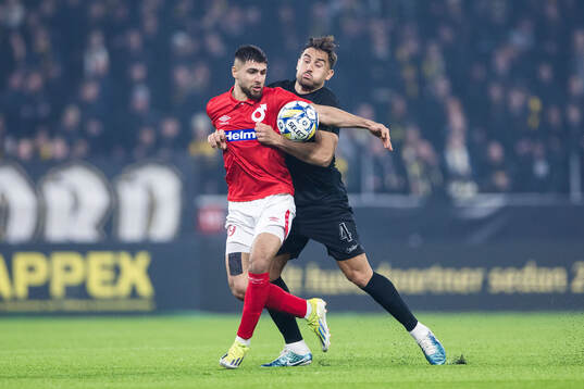 Degerfors Omar Faraj och AIKs Sotirios Papagiannopoulos