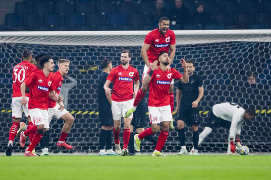 Degerfors Omar Faraj jublar med Leon Hien, Elias Barsoum