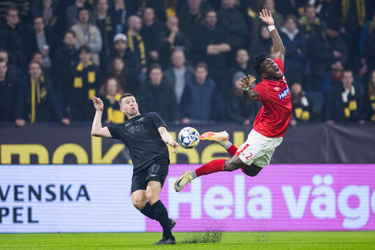 AIKs Mads Thychosen och Degerfors Mamadouba Diaby