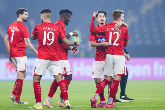 Degerfors Omar Faraj, Elias Barsoum och Erik Lindell jublar