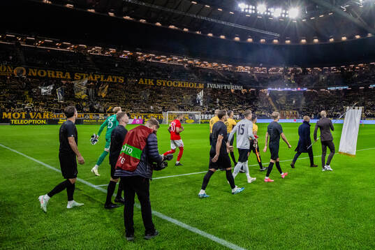Strawberry Arena med AIKs och Degerfors spelare
