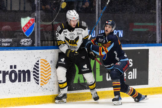 Västerås Anton Gradin och Djurgårdens Victor Eklund