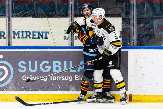 Djurgårdens Marcus Krüger och Västerås Niklas Folin