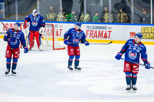 Oskarshamns Hugo Jonasson, målvakt Evan Cowley och Niclas