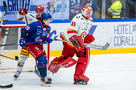 Oskarshamns Viktor Smeds och Kalmars målvakt Jacob Crespin