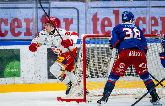 Kalmars John Dahlström jublar