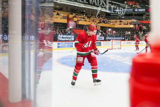 Modos David Rundblad innan ishockeymatchen i SHL mellan