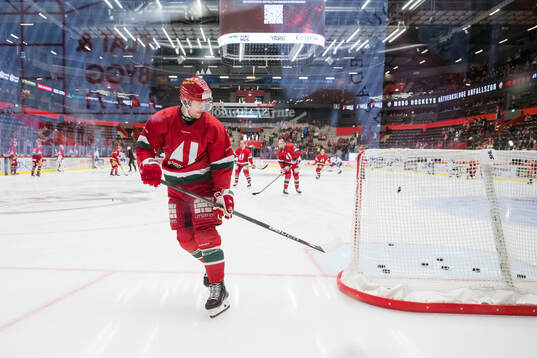 Modos Mikkel Aagaard innan ishockeymatchen i SHL mellan