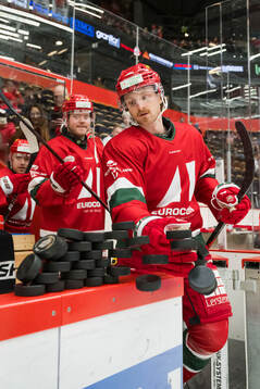 Modos Riley Woods  innan ishockeymatchen i SHL mellan Modo