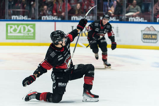Malmö Redhawks Axel Sundberg jublar