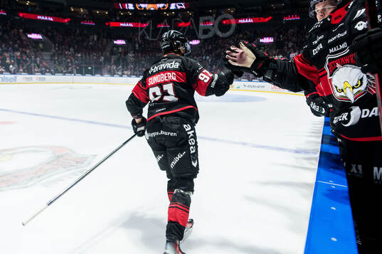 Malmö Redhawks Axel Sundberg jublar
