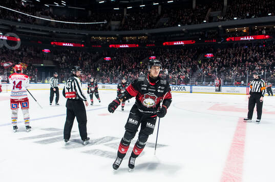 Malmö Redhawks Axel Sundberg jublar