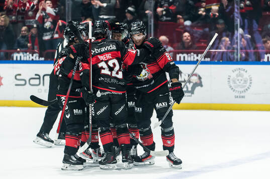 Malmö Redhawks Axel Sundberg jublar