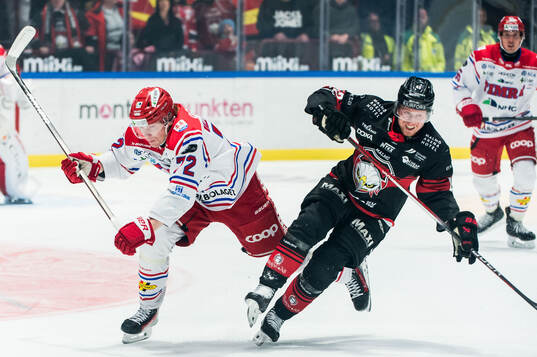 Timrås Erik Walli Walterholm och Malmö Redhawks Robin Salo