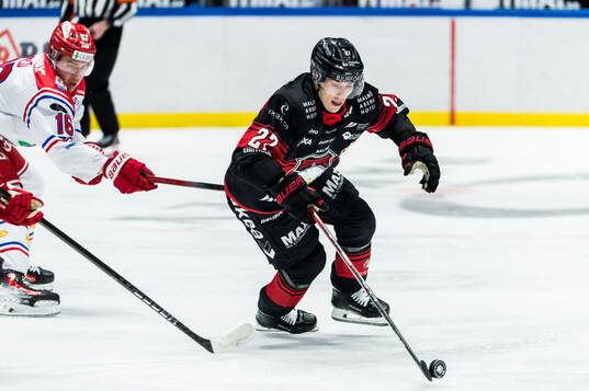 Malmö Redhawks Henrik Haapala och Timrås Lukas Pilö