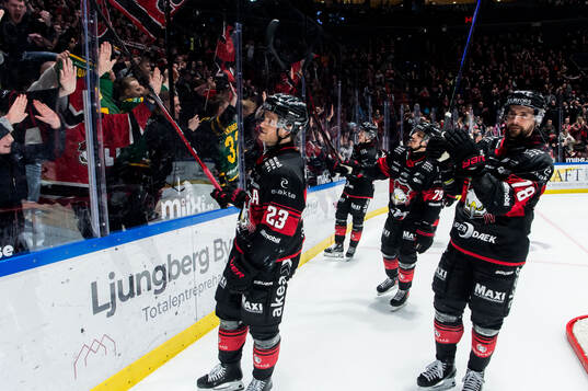 Malmö Redhawks Christoffer Forsberg och Robin Hanzl jublar