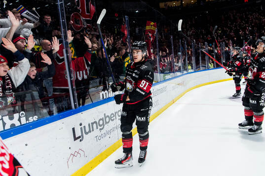 Malmö Redhawks Axel Sundberg jublar