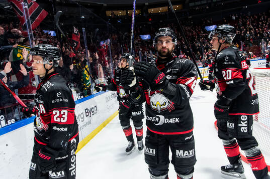 Malmö Redhawks Christoffer Forsberg och Robin Hanzl jublar