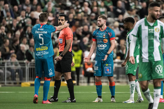 Varbergs Albin Winbo och Oliver Alfonsi reagerar