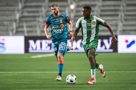 Varbergs Oliver Alfonsi och Hammarbys Paulos Abraham