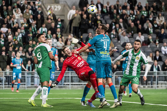 Hammarbys Jusef Erabi, Varbergs målvakt Fredrik Andersson