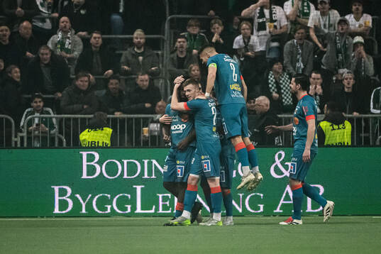 Varbergs Kevin Appiah Nyarko jublar med lagkamrater