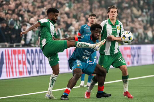 Hammarbys Tesfaldet Tekie och Hampus Skoglund mot Varbergs