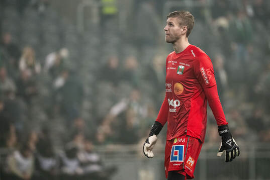 Varbergs målvakt Fredrik Andersson deppar