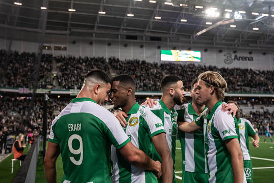 Hammarbys Paulos Abraham jublar med Jusef Erabi