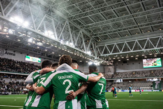 Hammarbys Paulos Abraham jublar med lagkamrater