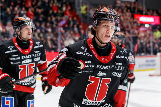 Örebros Patrik Puistola jublar