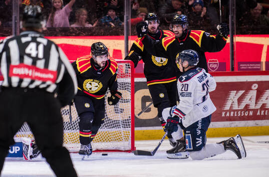 Brynäs Bobby Trivigno jublar